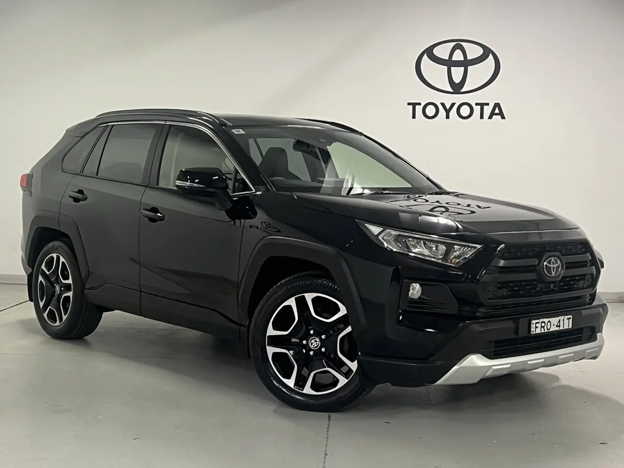 2020 TOYOTA RAV4 Gallery Image 1