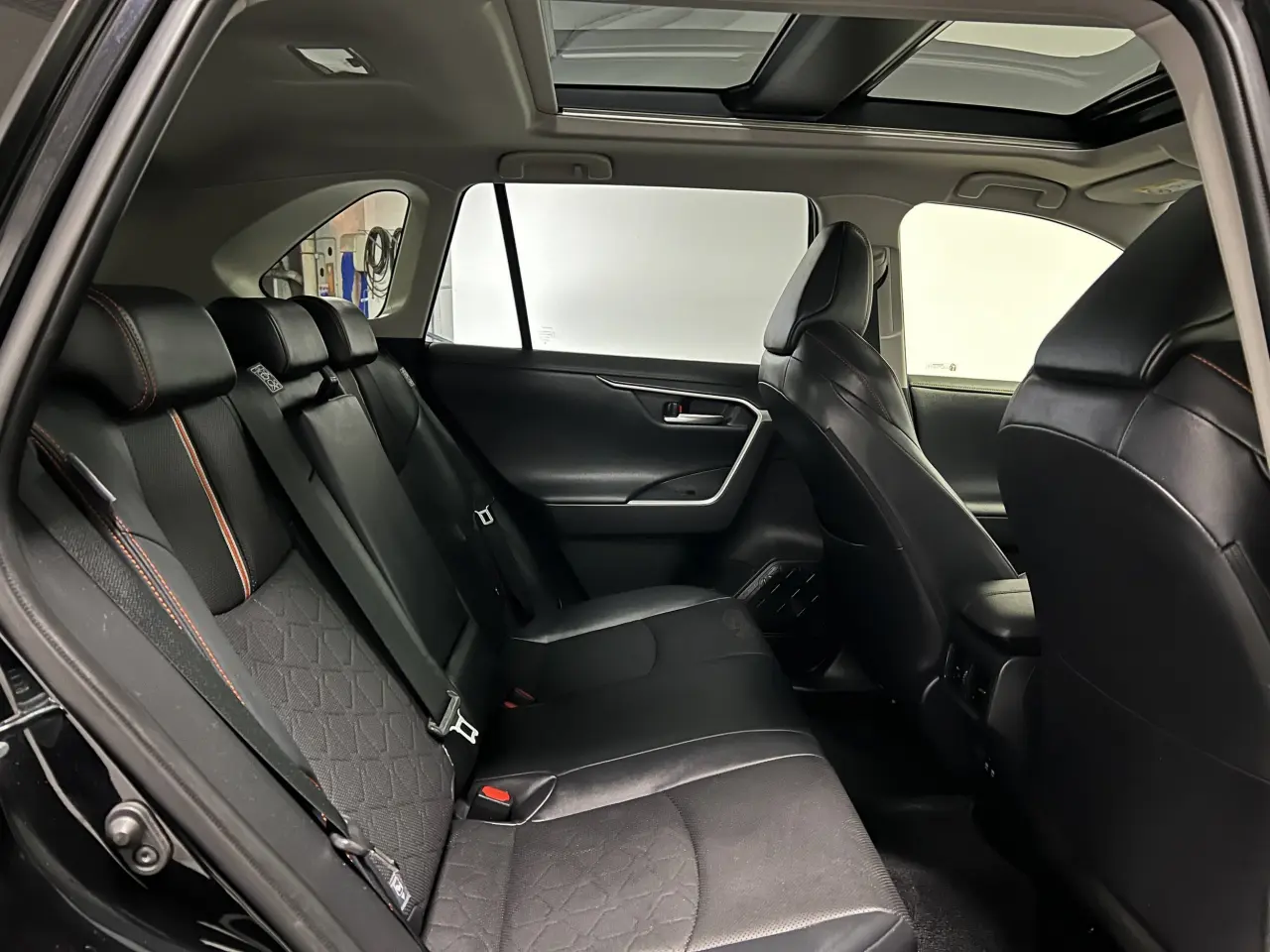 2020 TOYOTA RAV4 Gallery Image 11