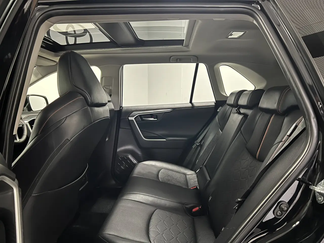 2020 TOYOTA RAV4 Gallery Image 14