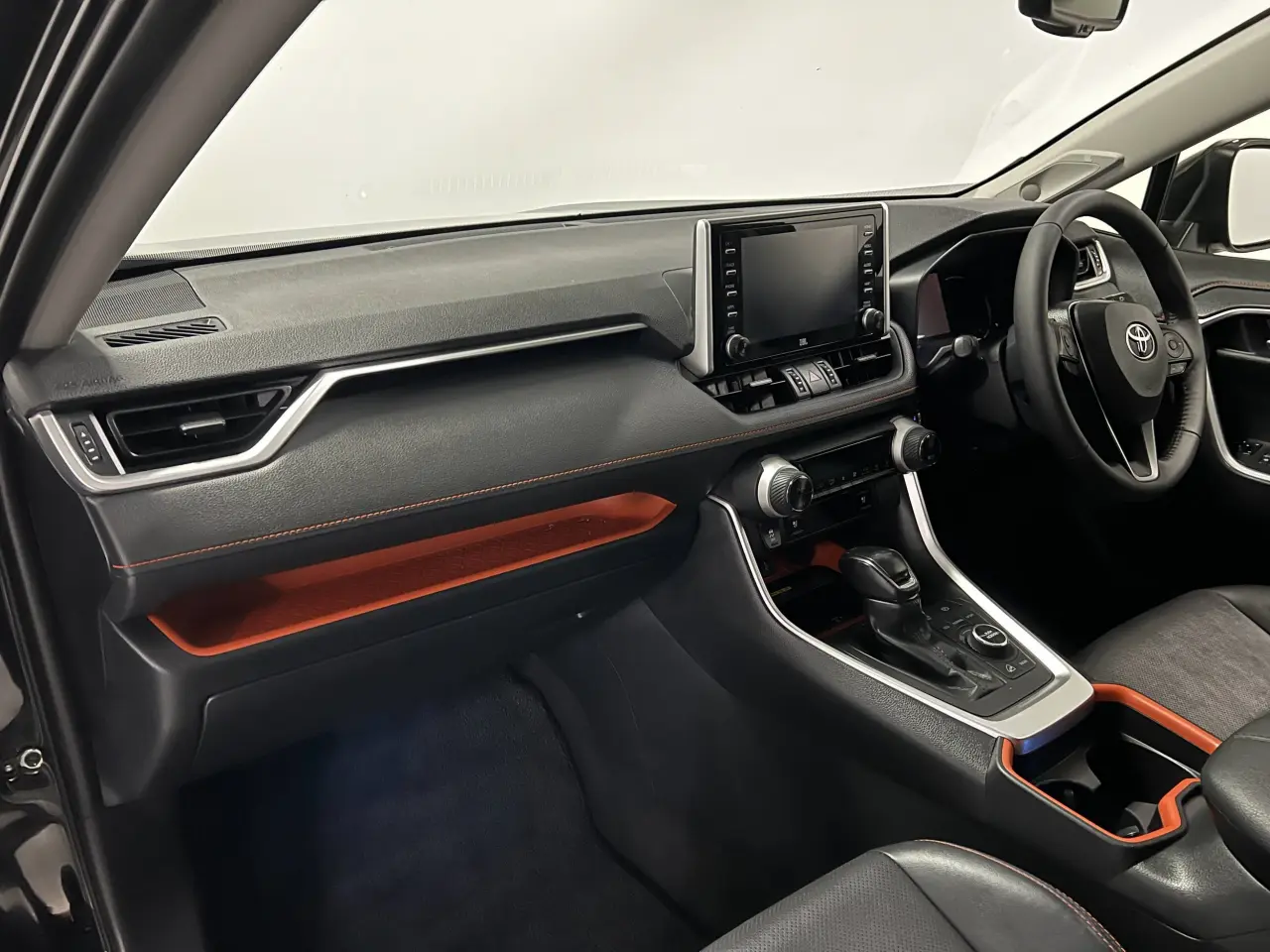 2020 TOYOTA RAV4 Gallery Image 15