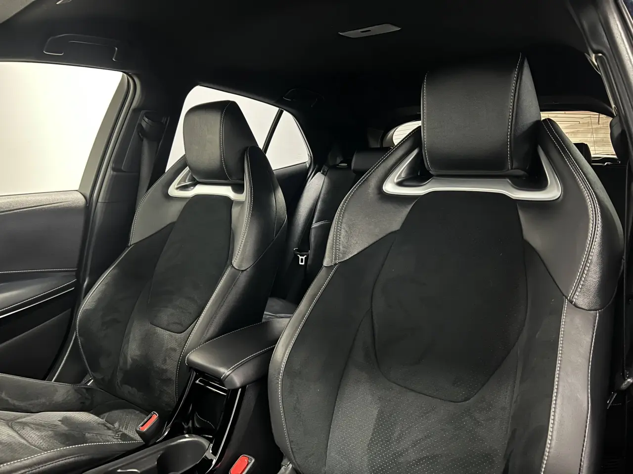 2023 TOYOTA COROLLA Gallery Image 15
