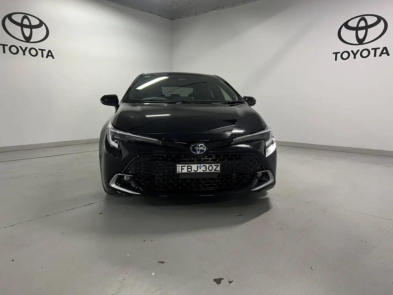 2023 TOYOTA COROLLA Gallery Image 2