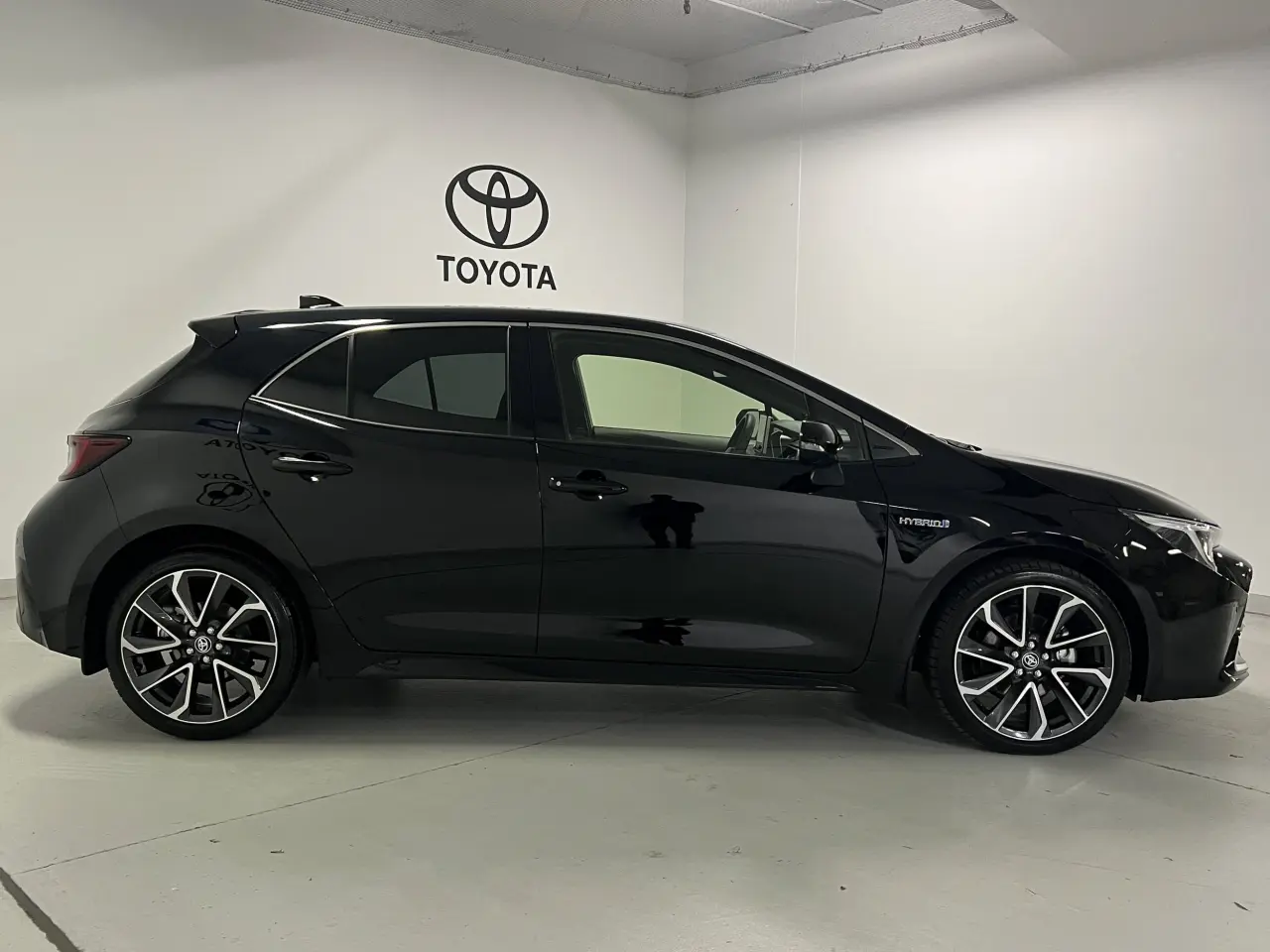 2023 TOYOTA COROLLA Gallery Image 4