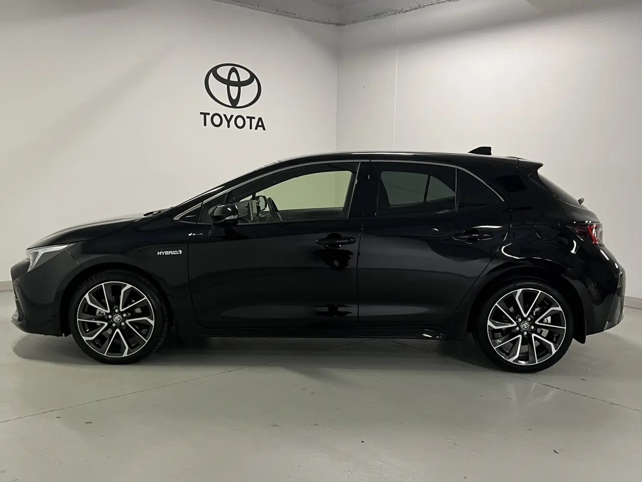 2023 TOYOTA COROLLA Gallery Image 9
