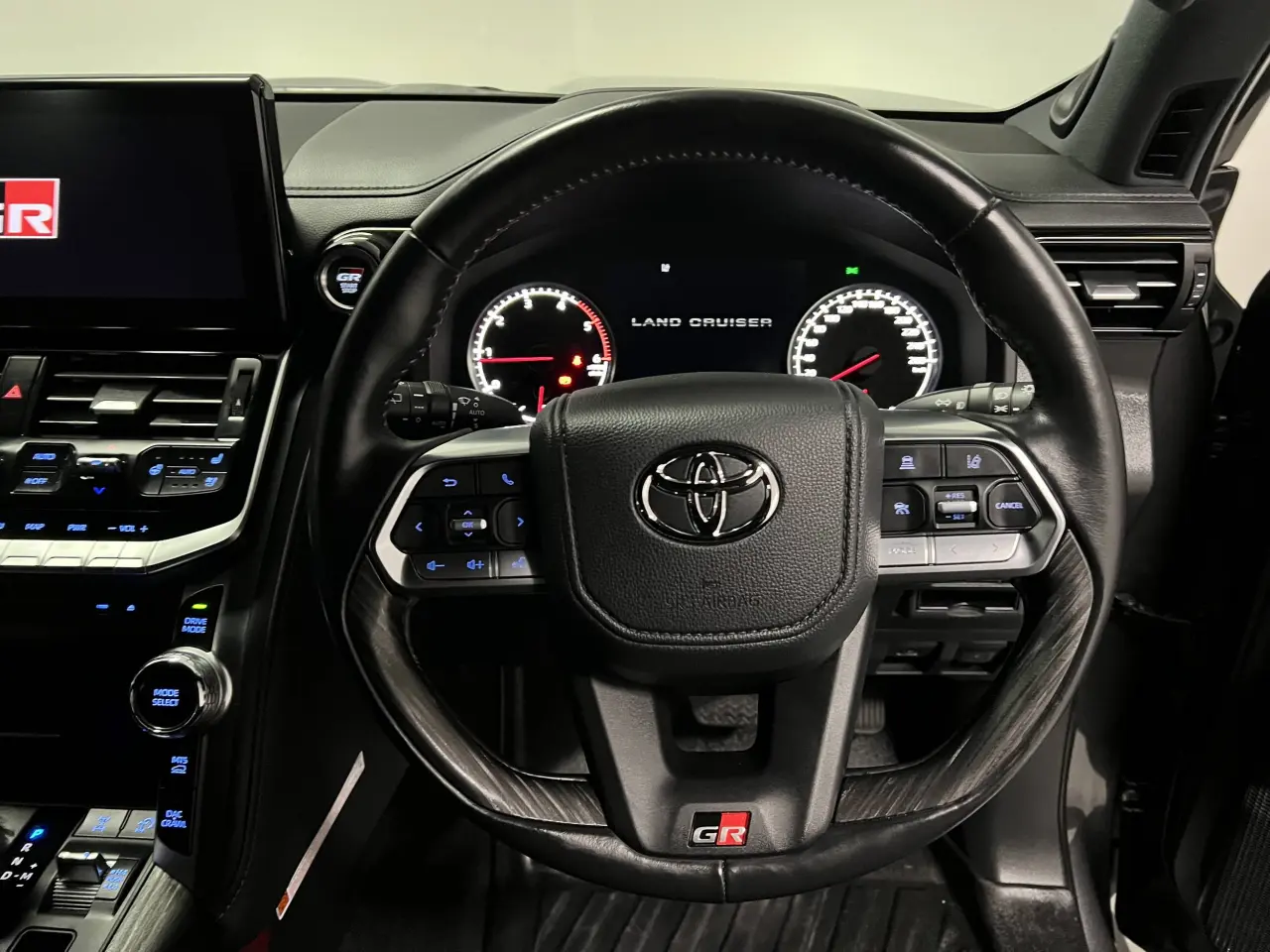 2024 TOYOTA LANDCRUISER Gallery Image 16