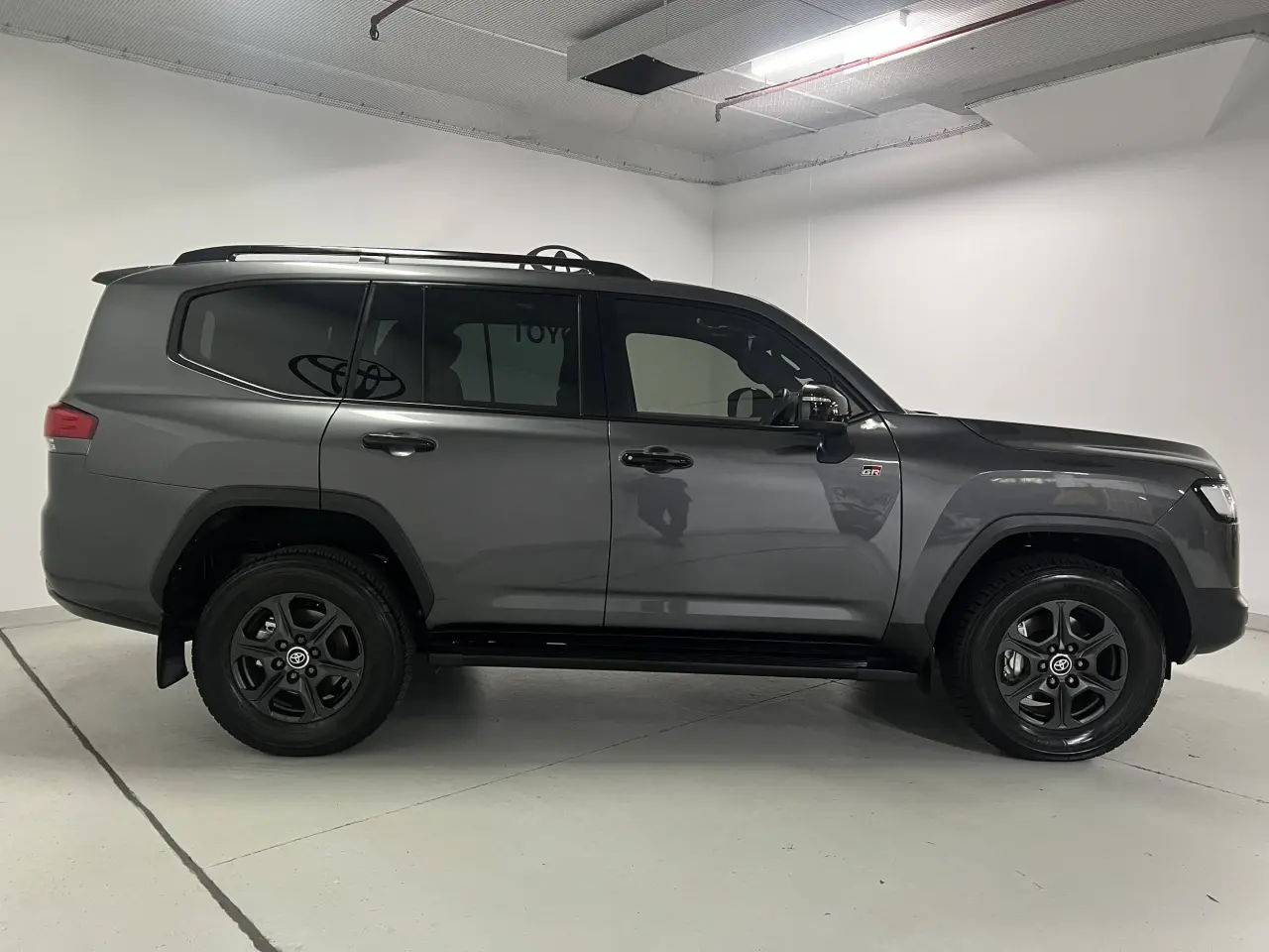 2024 TOYOTA LANDCRUISER Gallery Image 4