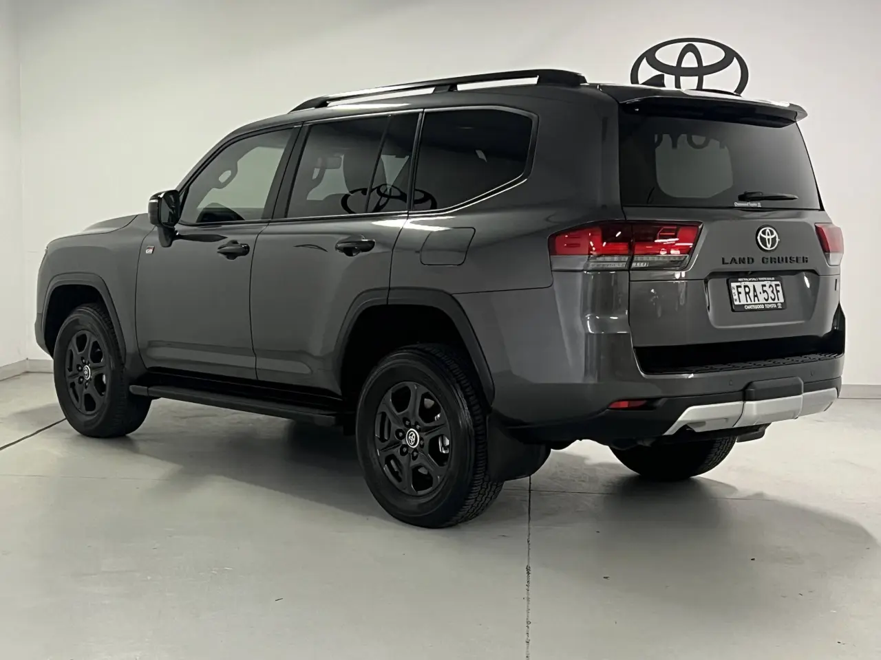 2024 TOYOTA LANDCRUISER Gallery Image 8