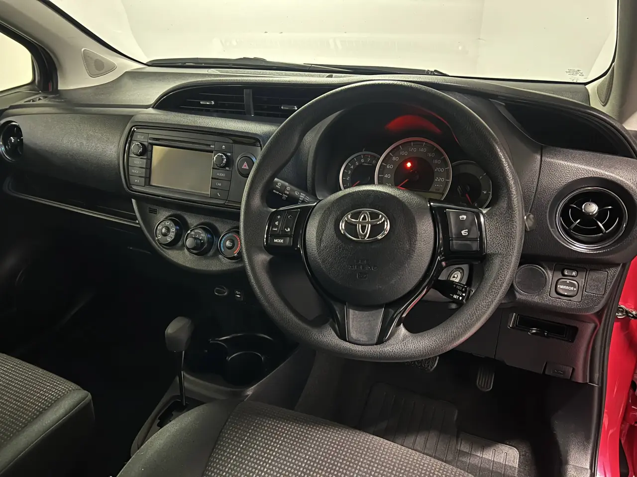 2018 TOYOTA YARIS Gallery Image 10