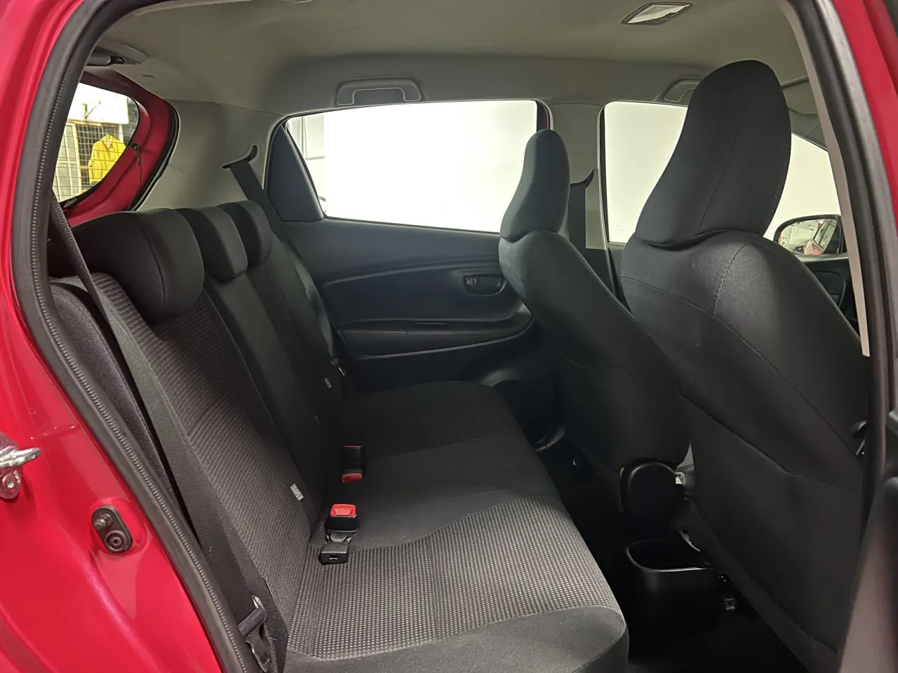 2018 TOYOTA YARIS Gallery Image 11