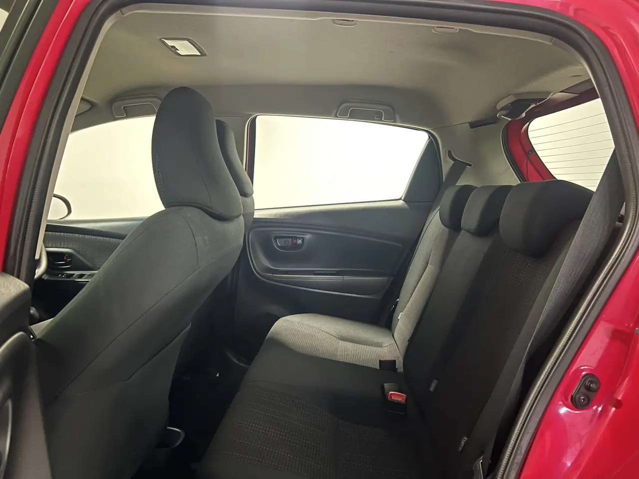 2018 TOYOTA YARIS Gallery Image 13