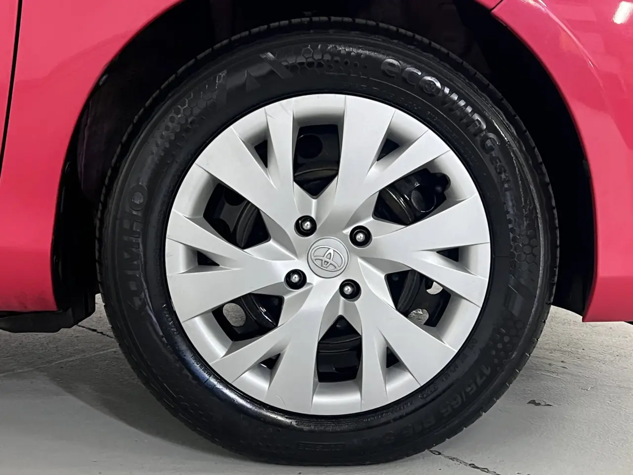 2018 TOYOTA YARIS Gallery Image 5