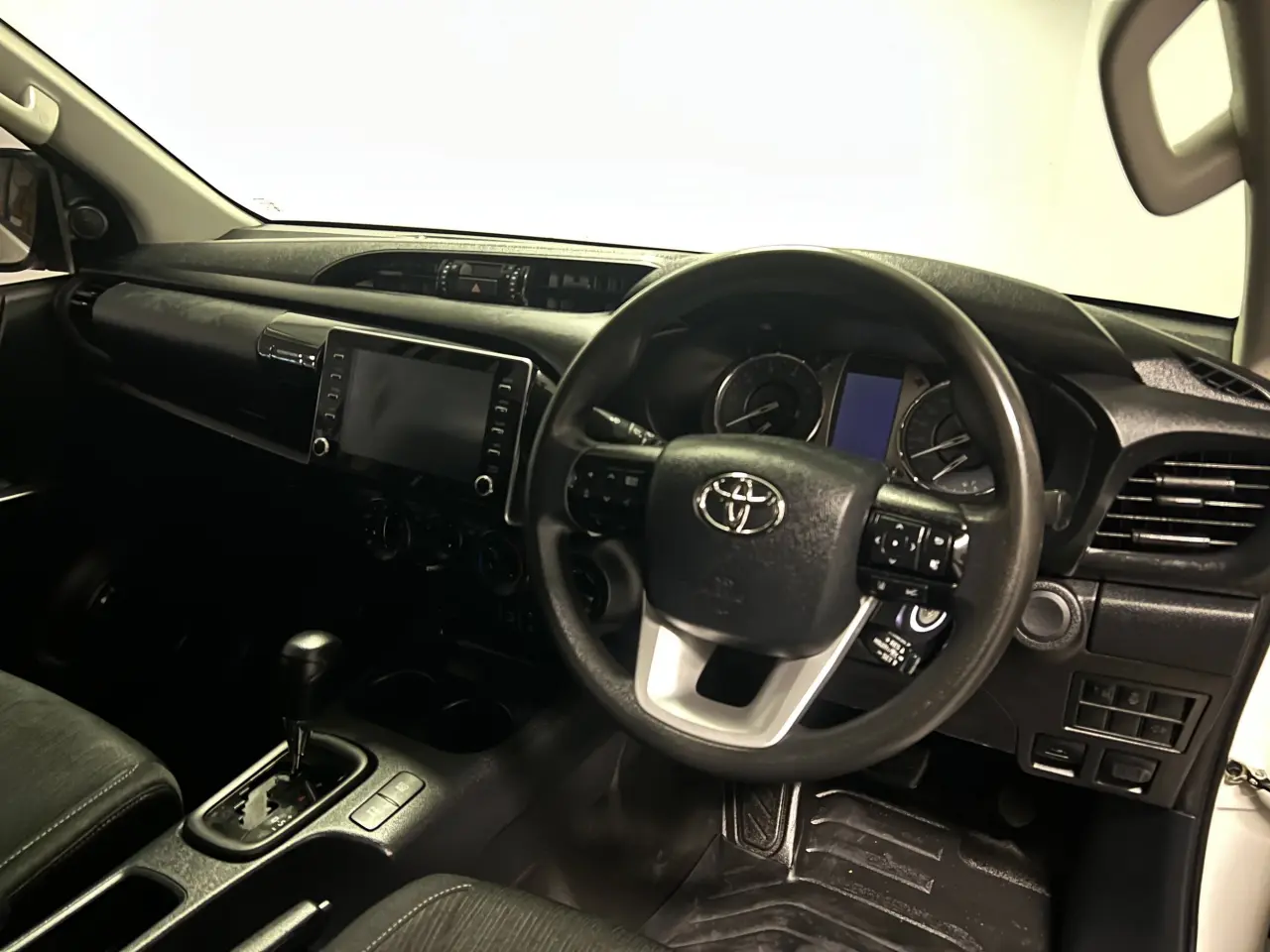 2021 TOYOTA HILUX Gallery Image 10