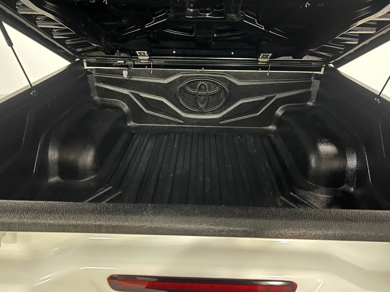2021 TOYOTA HILUX Gallery Image 12
