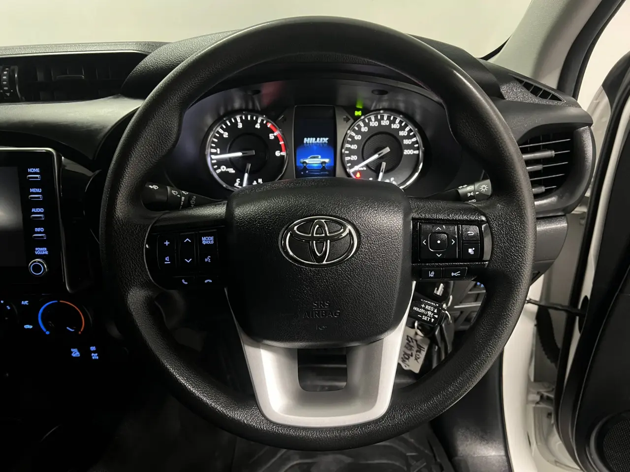 2021 TOYOTA HILUX Gallery Image 17