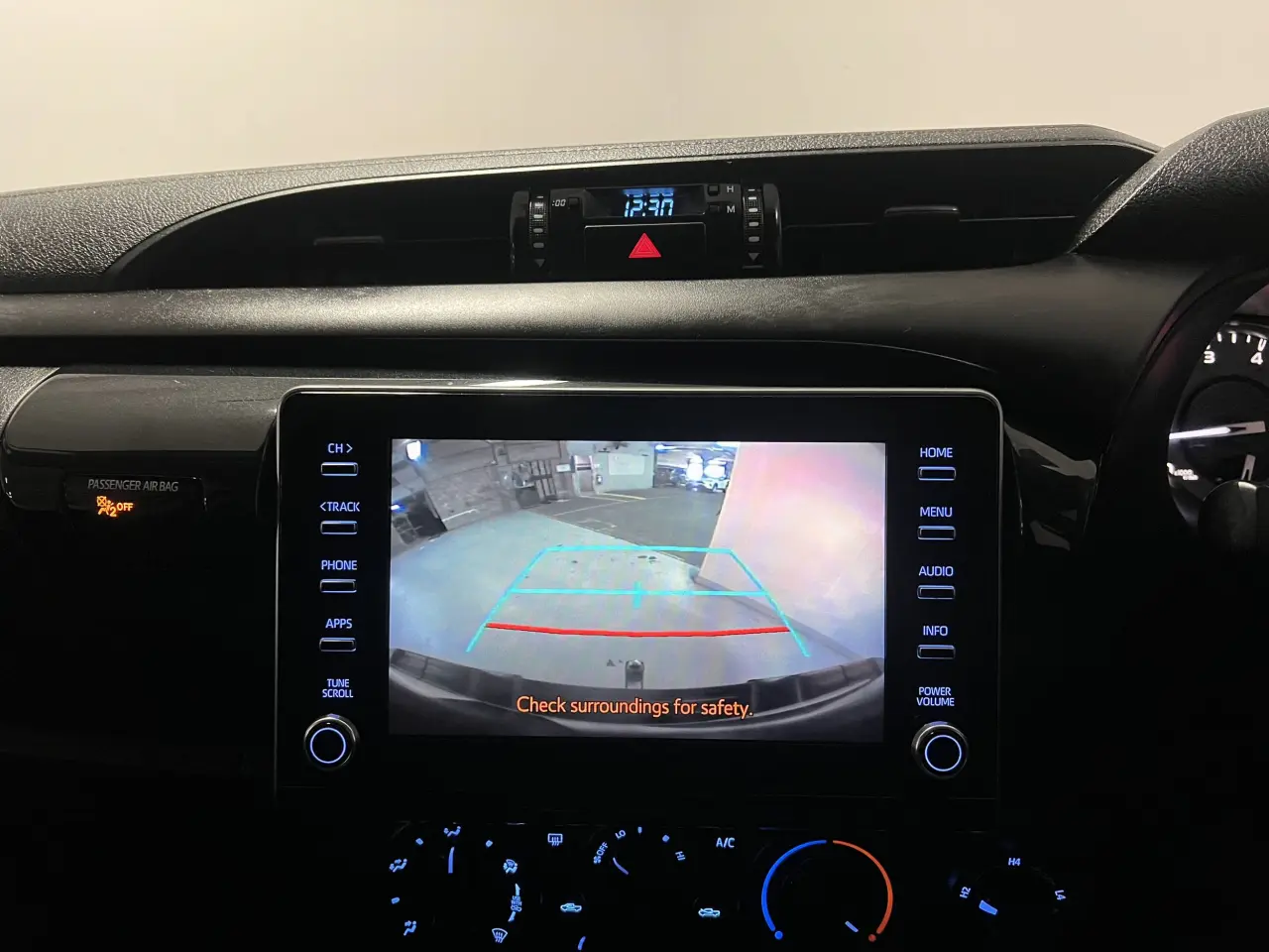 2021 TOYOTA HILUX Gallery Image 19