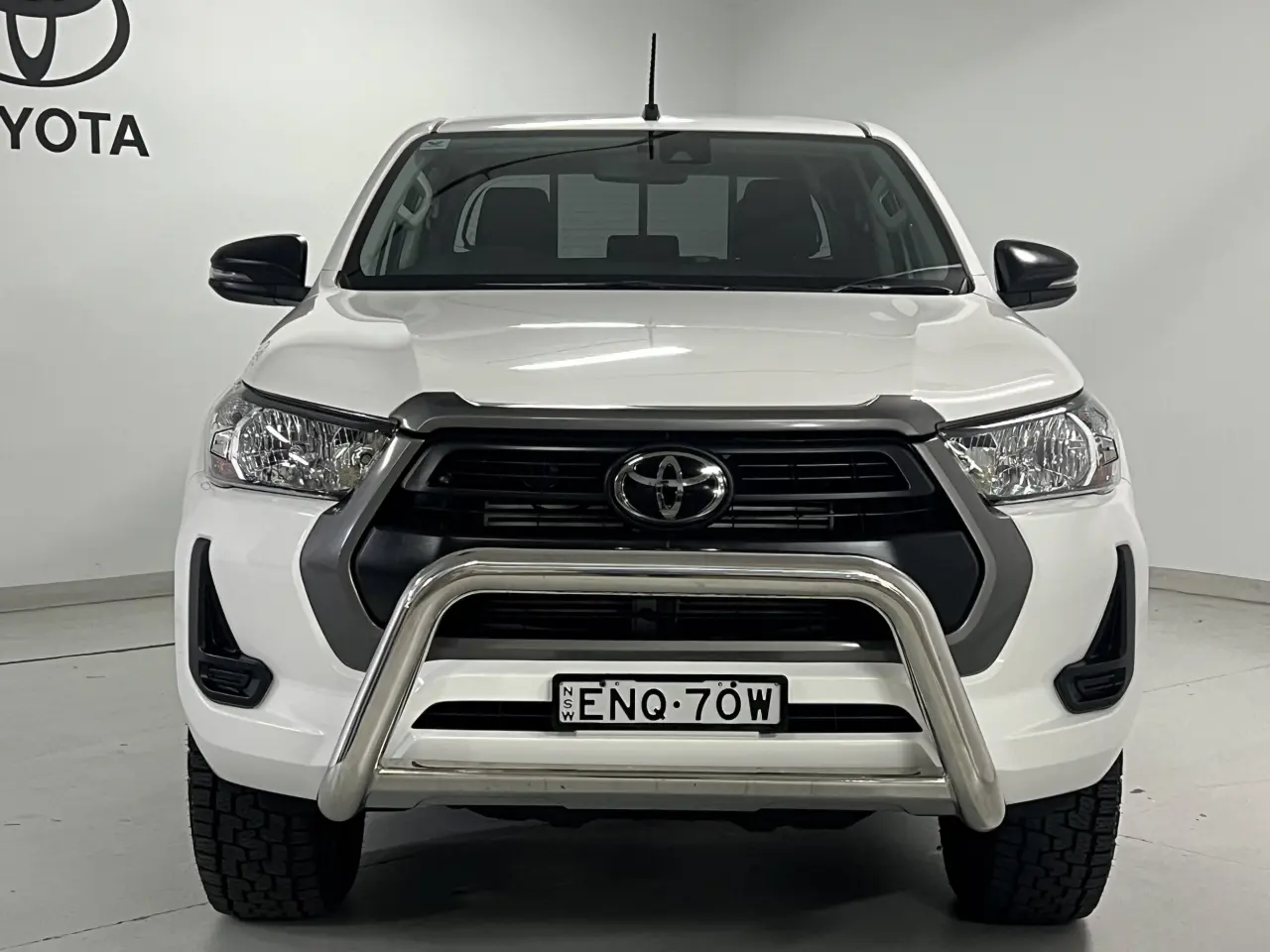 2021 TOYOTA HILUX Gallery Image 3