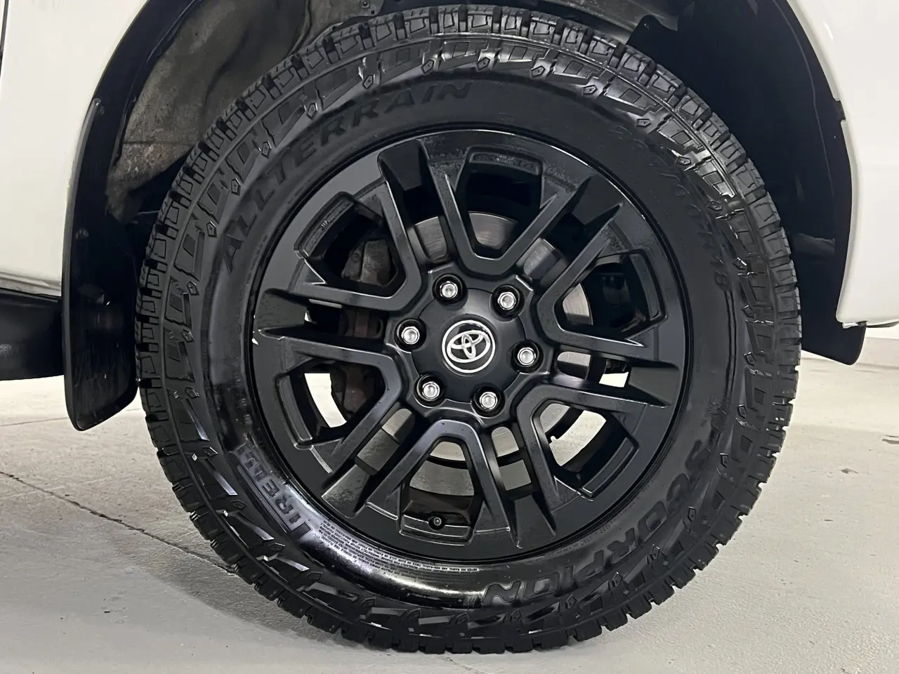 2021 TOYOTA HILUX Gallery Image 5