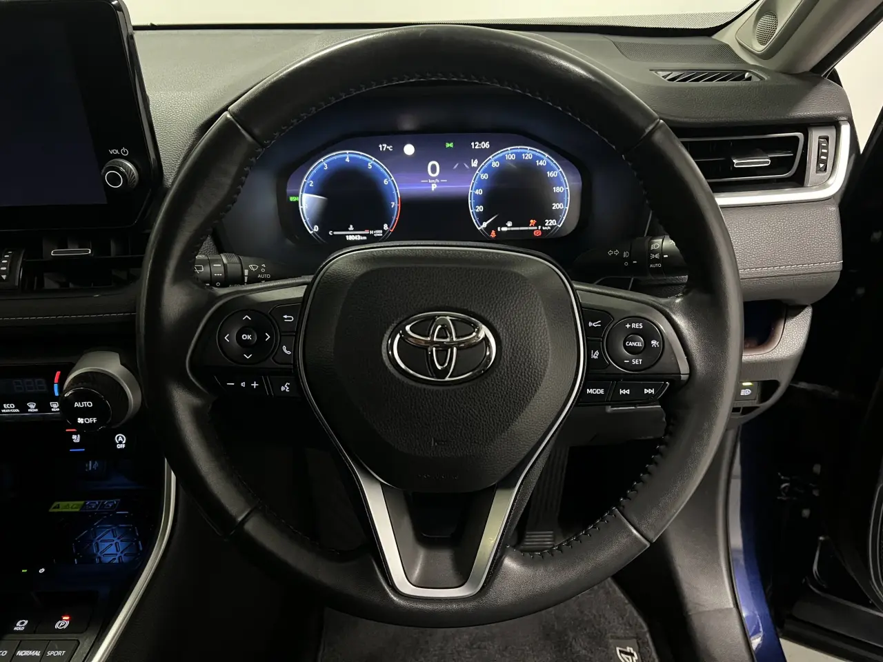 2023 TOYOTA RAV4 Gallery Image 17