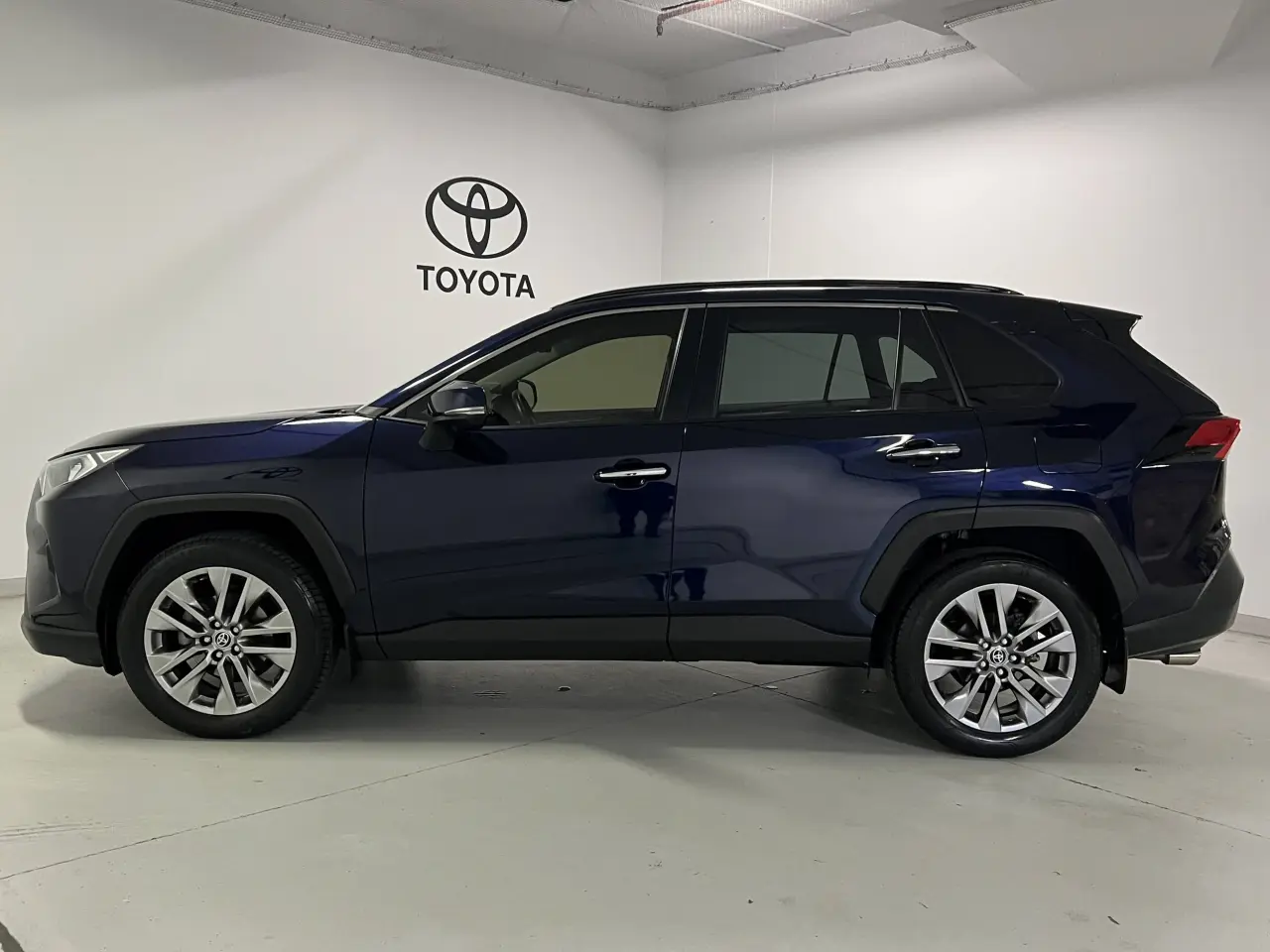 2023 TOYOTA RAV4 Gallery Image 9