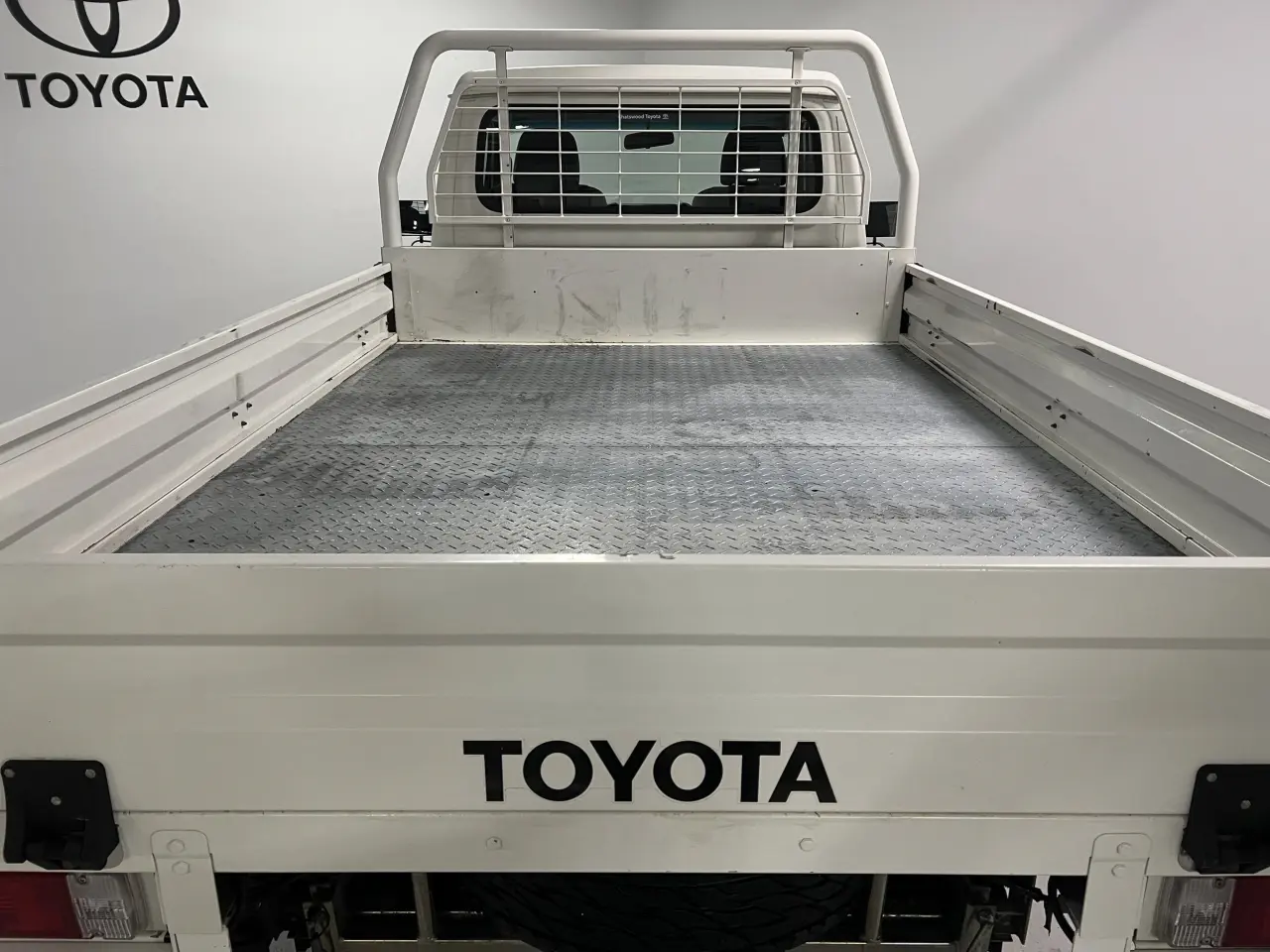 2019 TOYOTA LC MILITARY Gallery Image 12