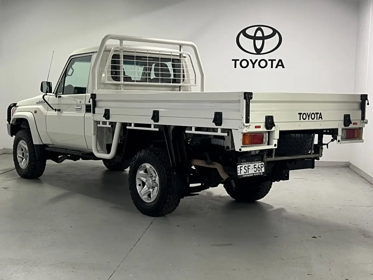 2019 TOYOTA LC MILITARY Gallery Image 8