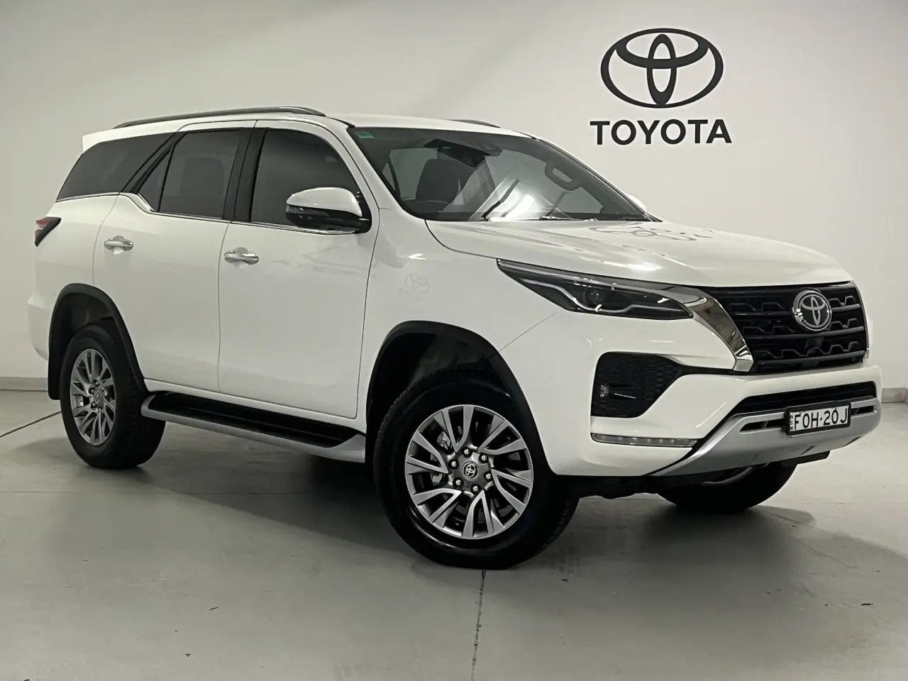 2025 TOYOTA FORTUNER Gallery Image 1