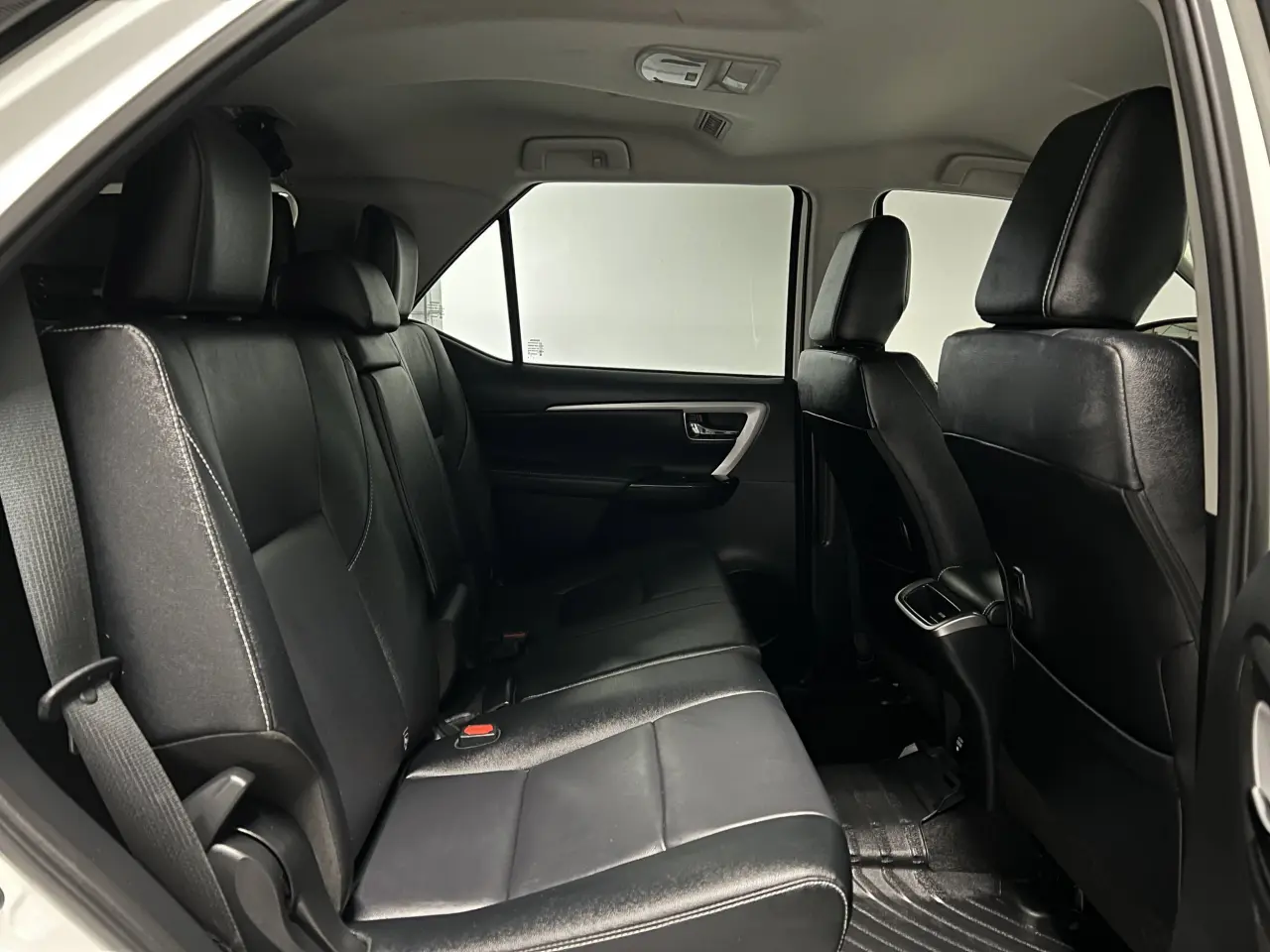 2025 TOYOTA FORTUNER Gallery Image 11