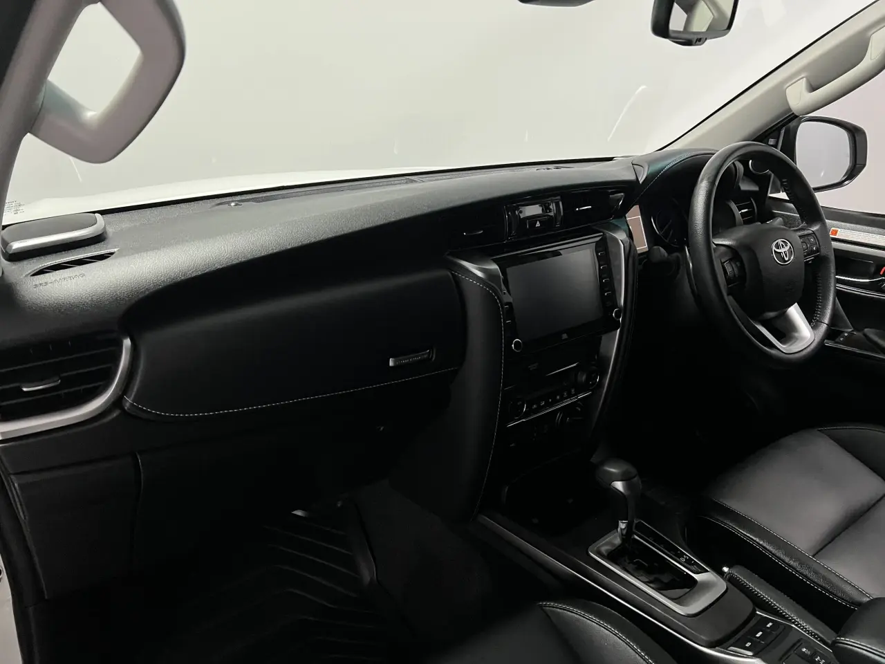 2025 TOYOTA FORTUNER Gallery Image 15