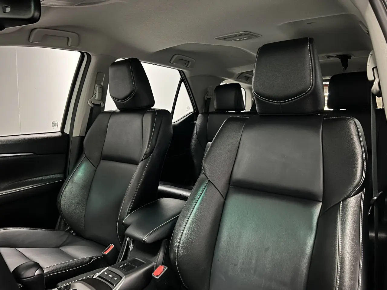 2025 TOYOTA FORTUNER Gallery Image 16