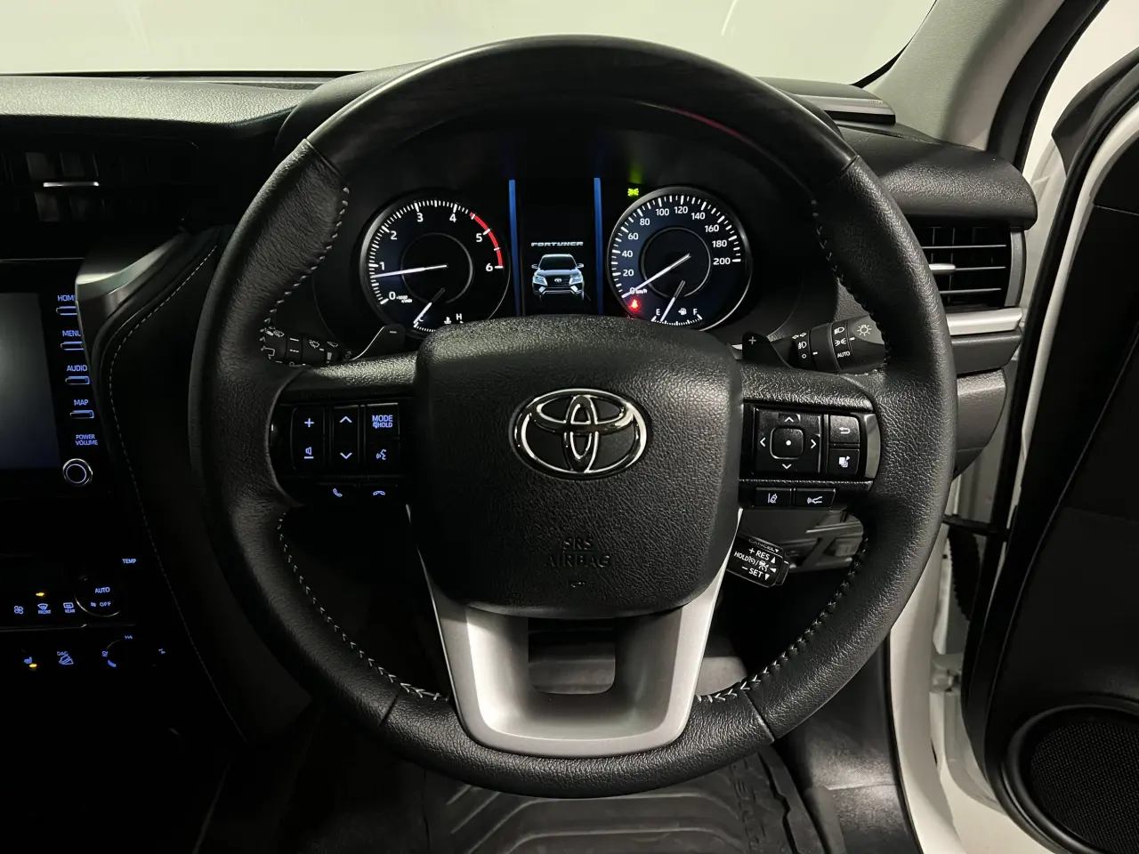 2025 TOYOTA FORTUNER Gallery Image 17