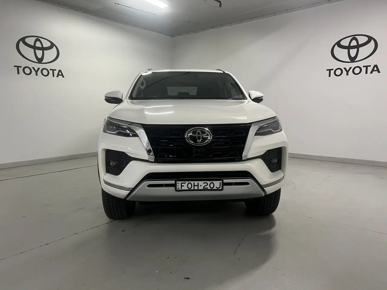 2025 TOYOTA FORTUNER Gallery Image 2