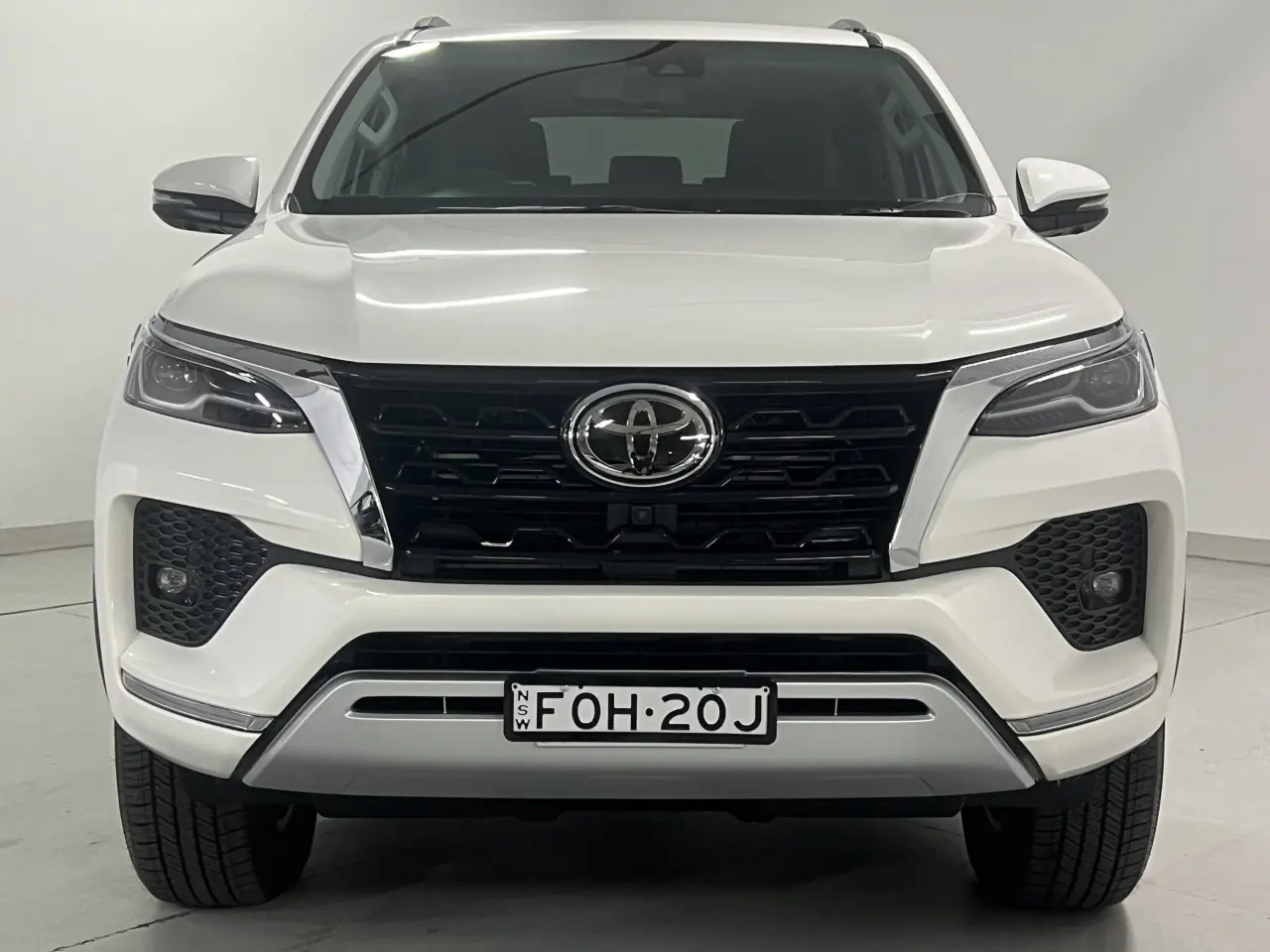2025 TOYOTA FORTUNER Gallery Image 3