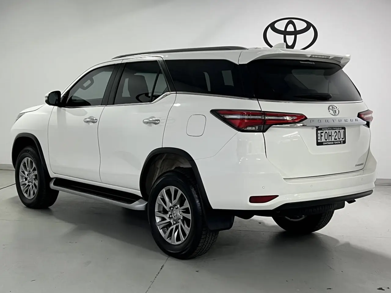 2025 TOYOTA FORTUNER Gallery Image 8