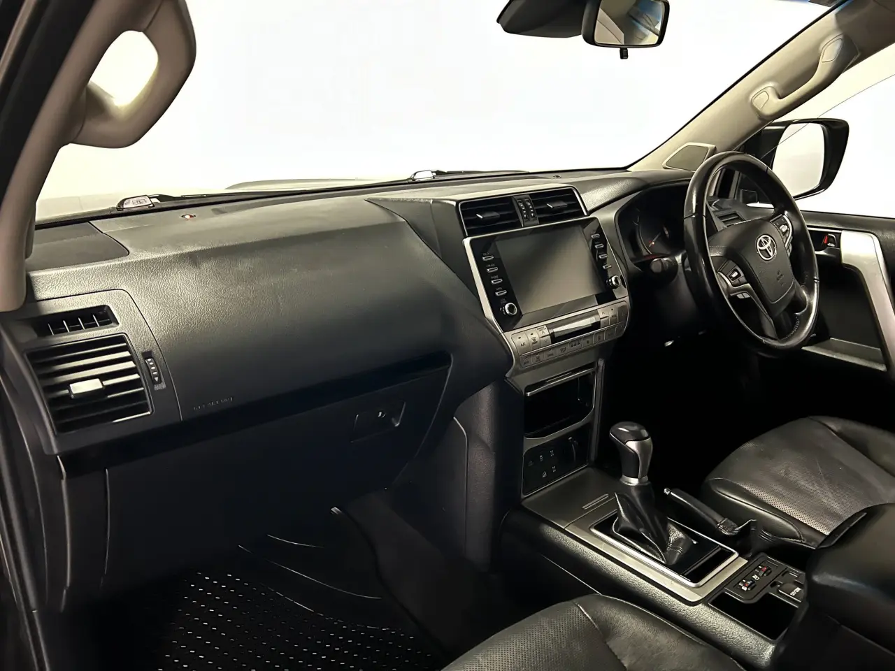 2020 TOYOTA PRADO Gallery Image 16