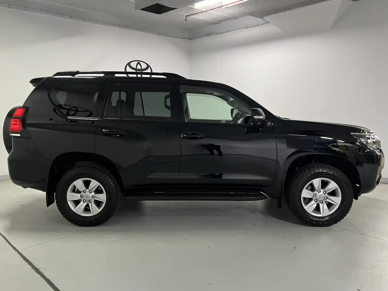 2020 TOYOTA PRADO Gallery Image 4