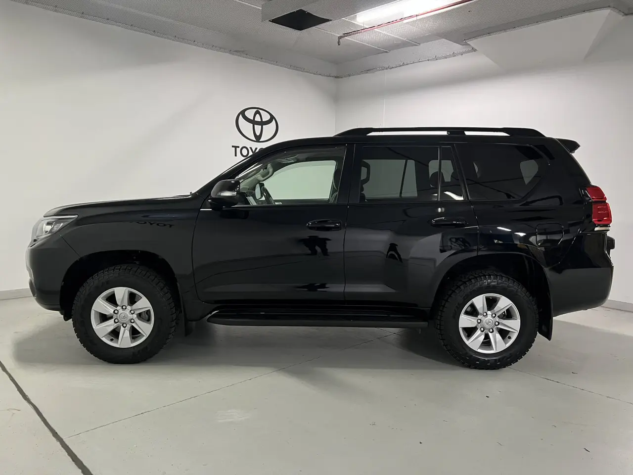 2020 TOYOTA PRADO Gallery Image 9