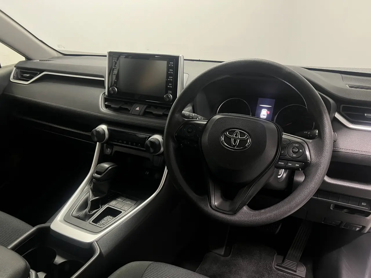 2019 TOYOTA RAV4 Gallery Image 10