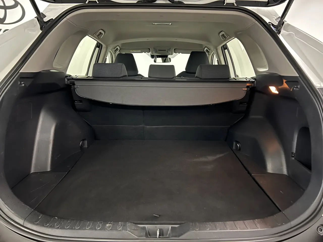 2019 TOYOTA RAV4 Gallery Image 12