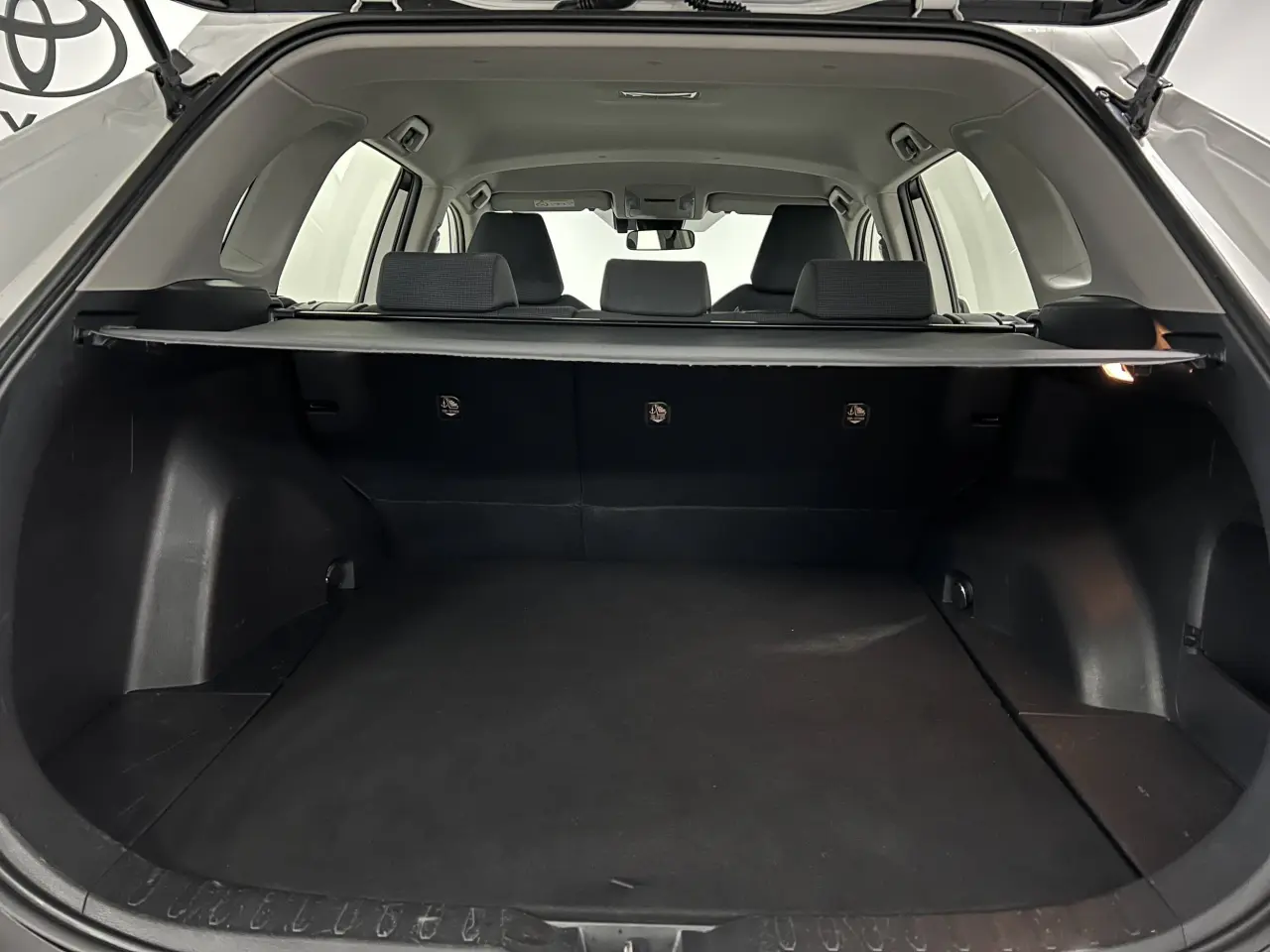 2019 TOYOTA RAV4 Gallery Image 13