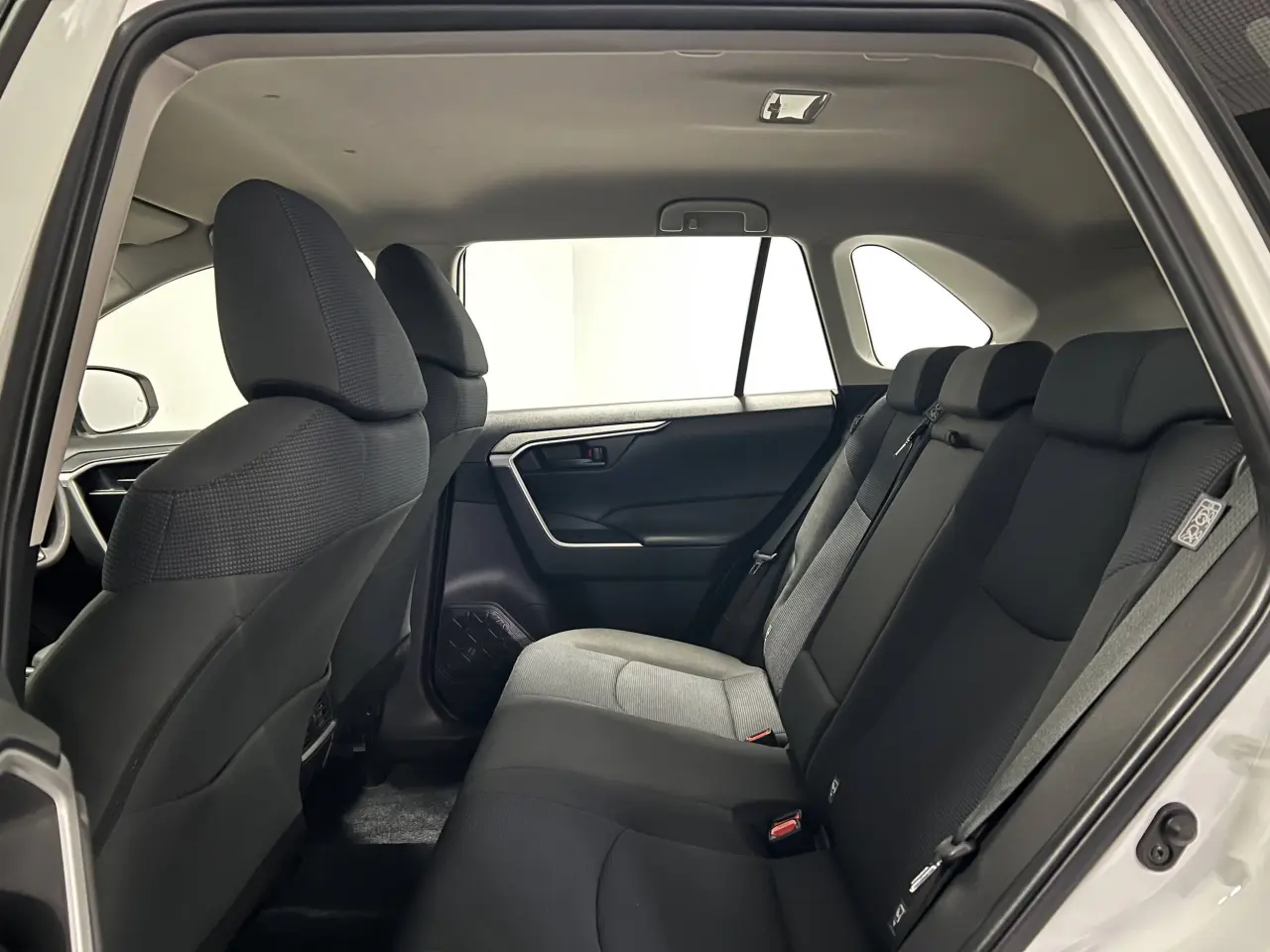 2019 TOYOTA RAV4 Gallery Image 14