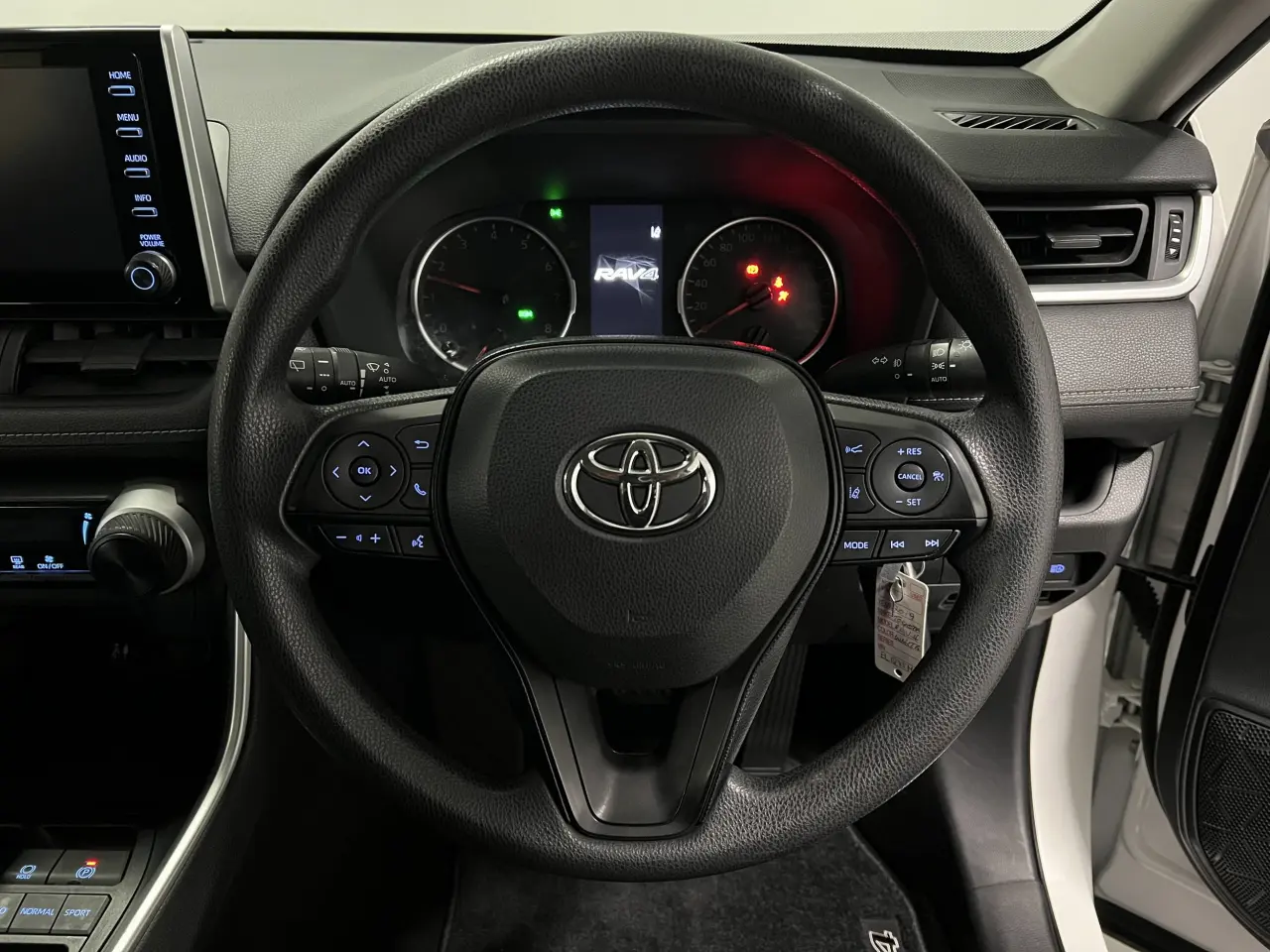 2019 TOYOTA RAV4 Gallery Image 17