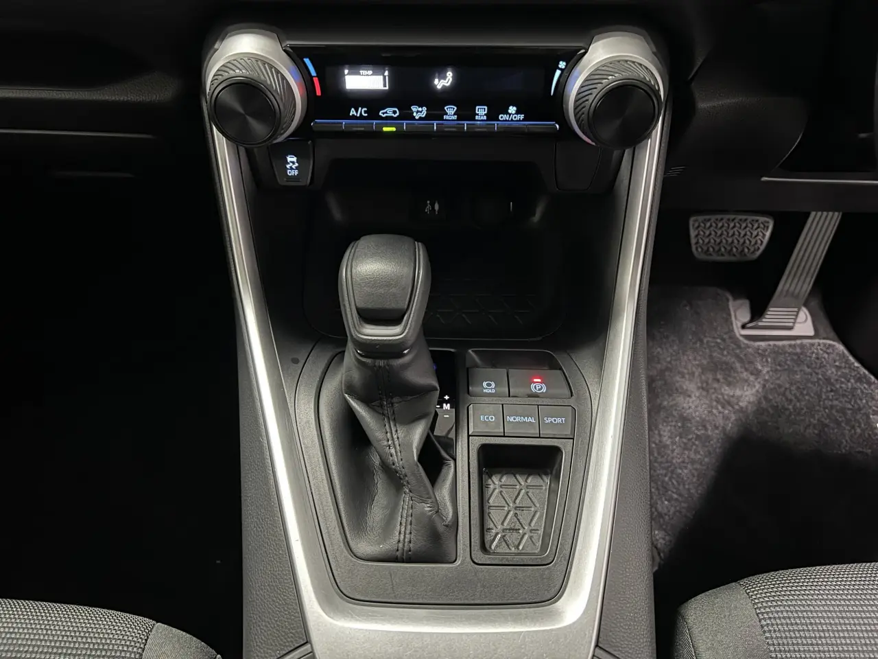 2019 TOYOTA RAV4 Gallery Image 20