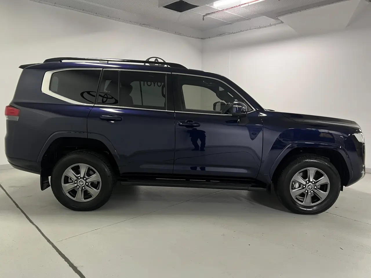 2022 TOYOTA LANDCRUISER Gallery Image 4