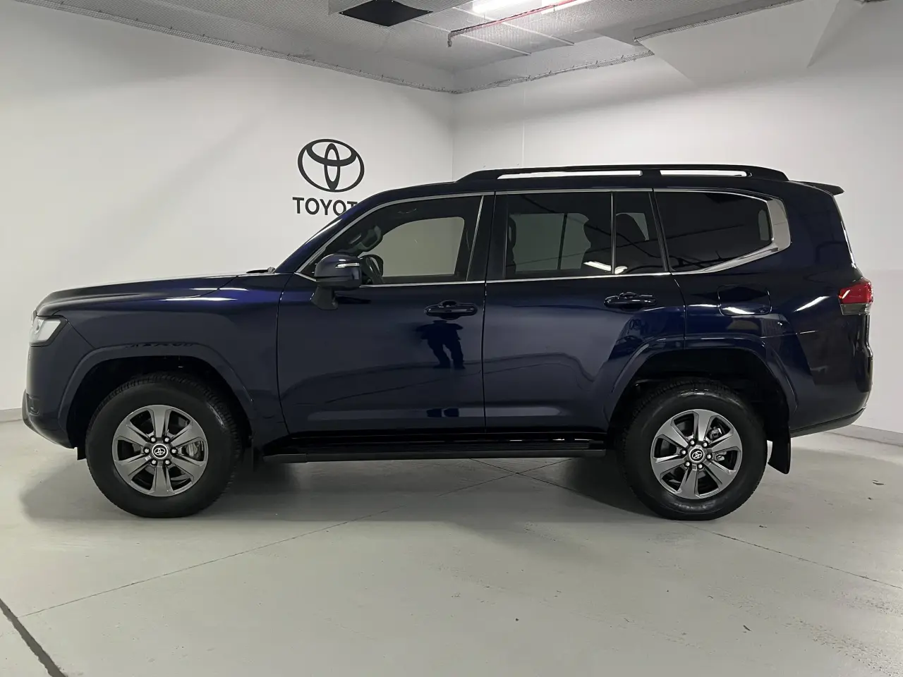 2022 TOYOTA LANDCRUISER Gallery Image 9