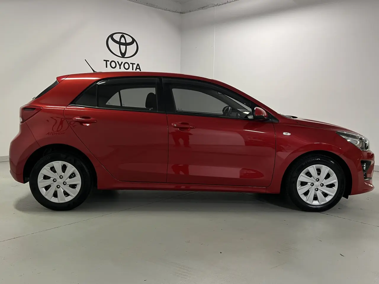 2021 KIA RIO Gallery Image 4