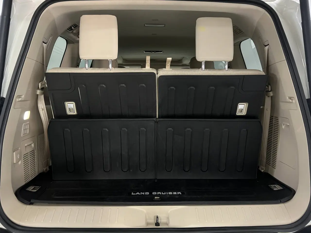 2022 TOYOTA LANDCRUISER Gallery Image 13