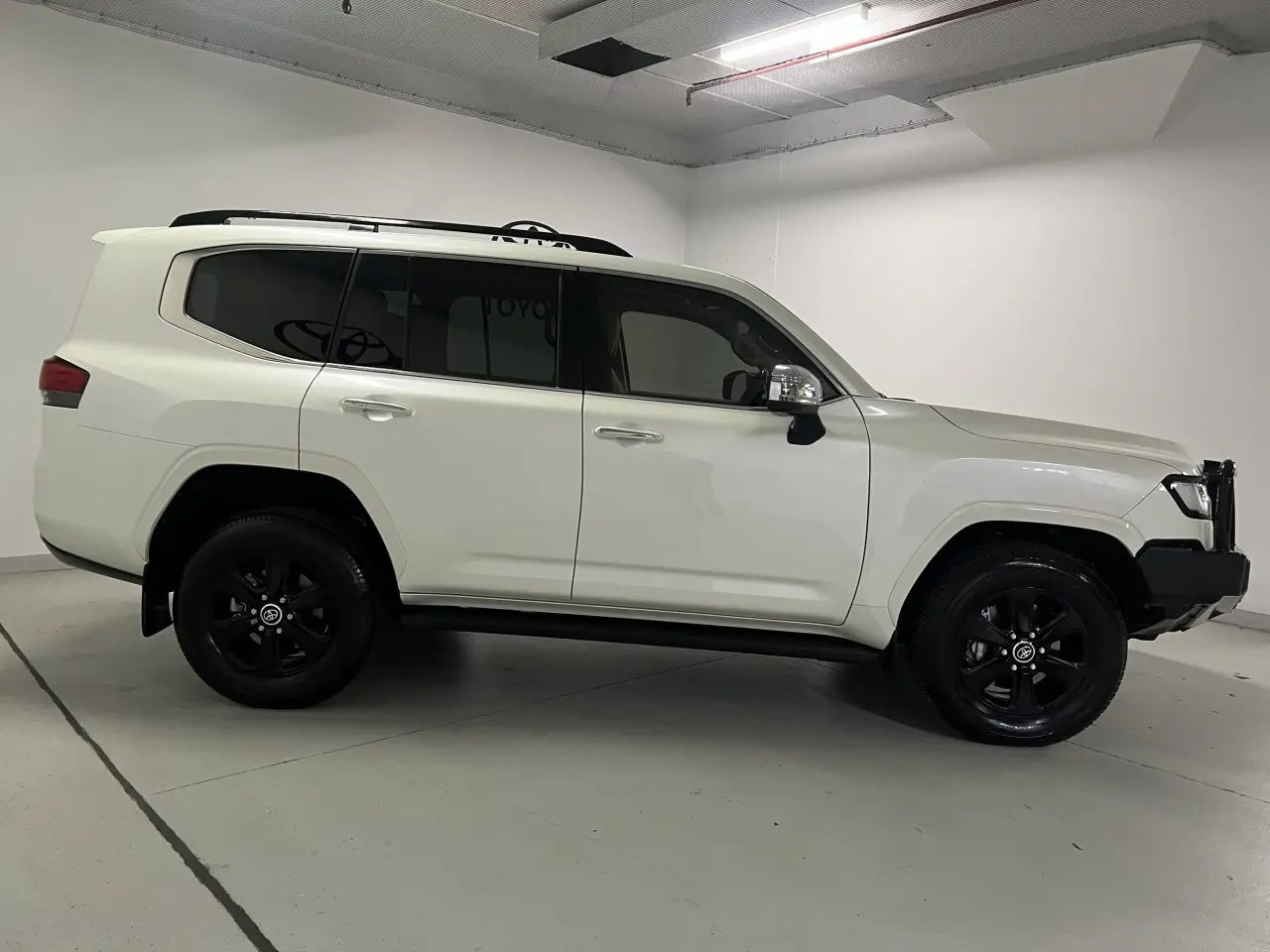 2022 TOYOTA LANDCRUISER Gallery Image 4