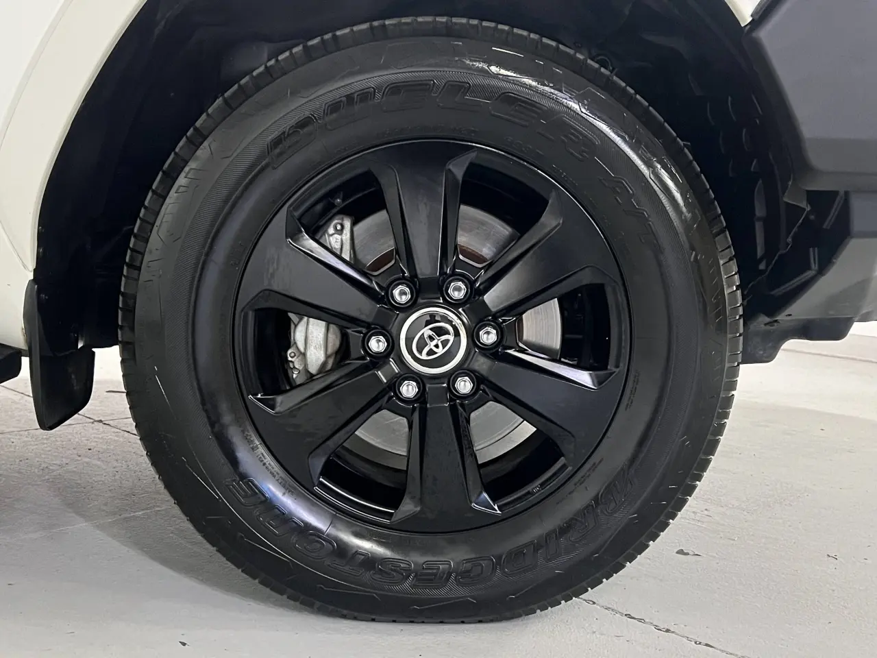 2022 TOYOTA LANDCRUISER Gallery Image 5