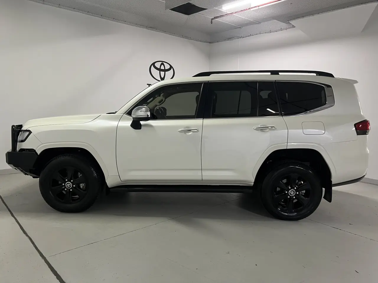 2022 TOYOTA LANDCRUISER Gallery Image 9
