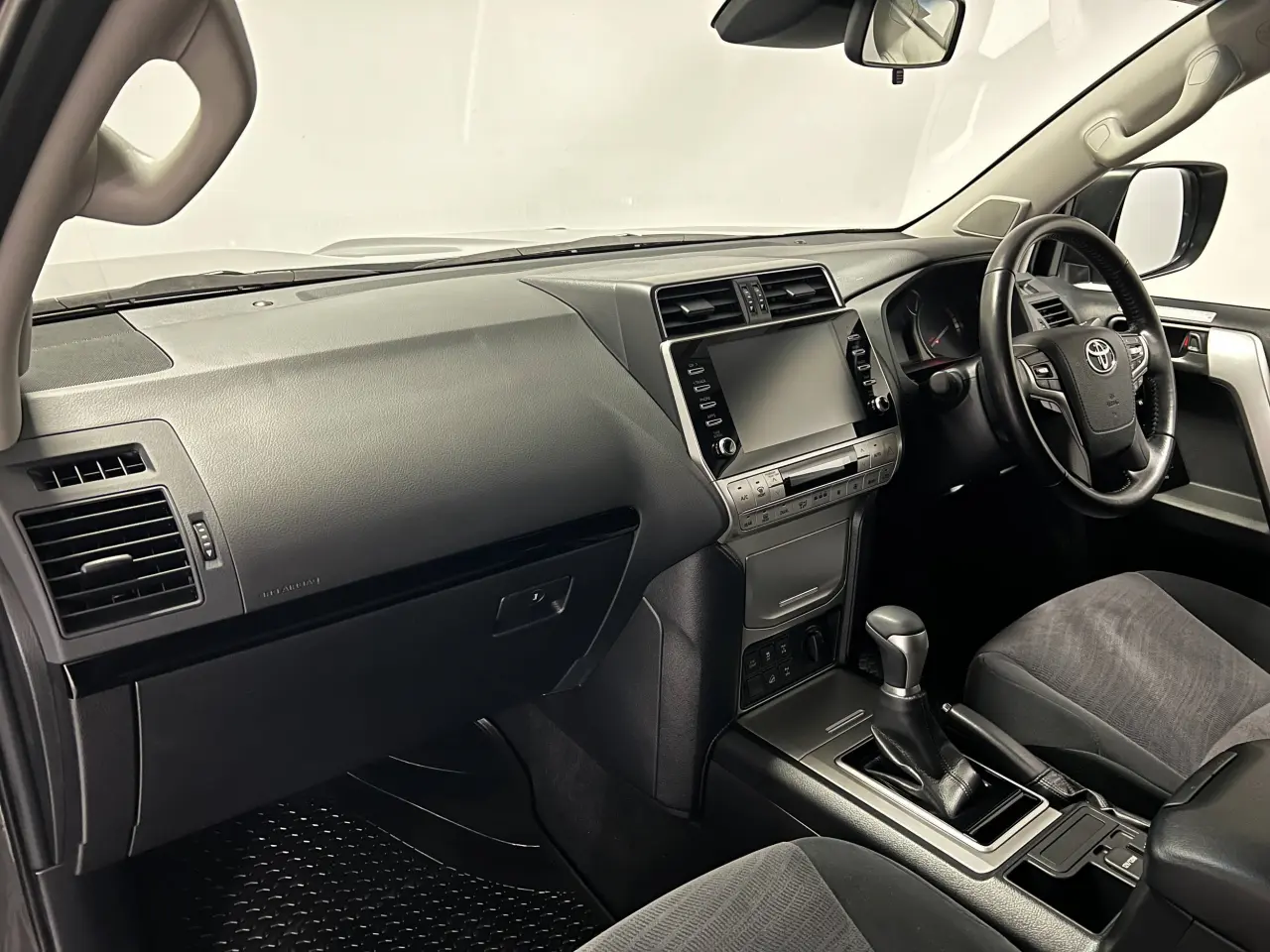 2022 TOYOTA PRADO Gallery Image 16